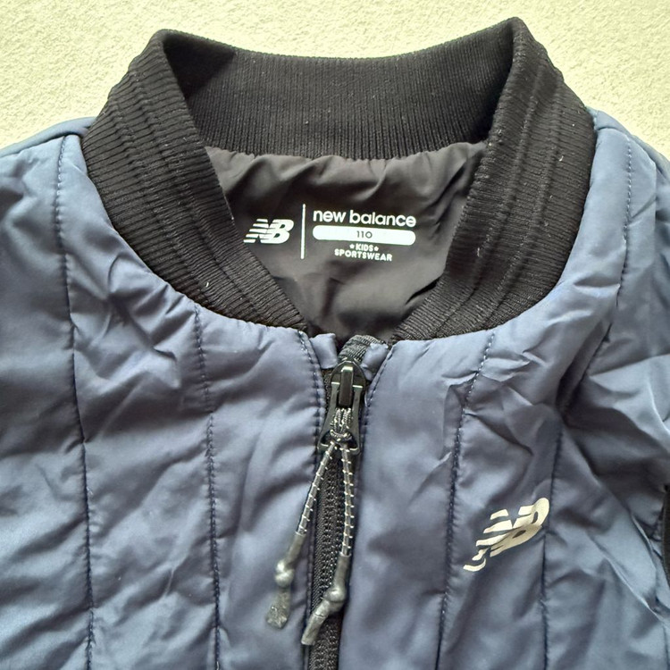 뉴발란스키즈 경량패딩조끼 110사이즈 판매합니다.--2