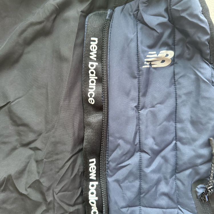 뉴발란스키즈 경량패딩조끼 110사이즈 판매합니다.--4