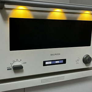 발뮤다 레인지 오븐레인지 K04A-WH 이미지