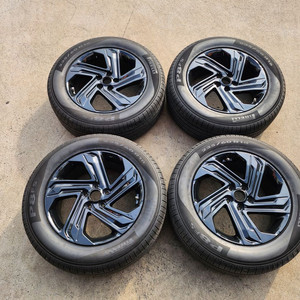 더뉴 싼타페TM 18인치 피렐리 블랙휠 순정휠 타이어