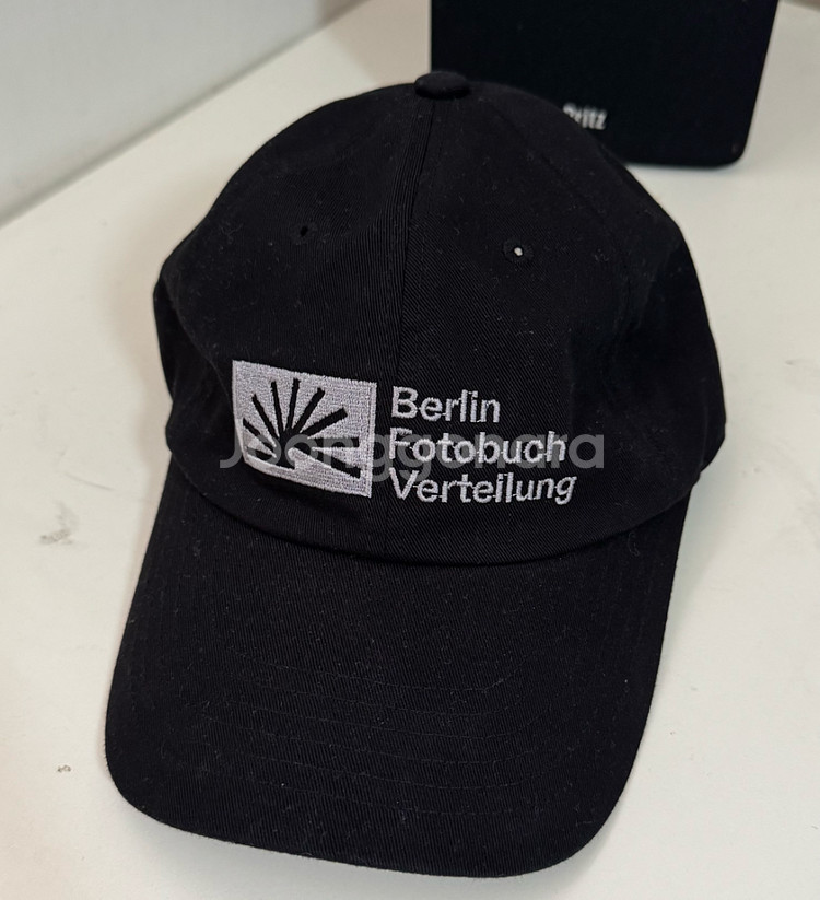 베를린포토북디스트리뷰션 BFV 로고 캡 블랙--2