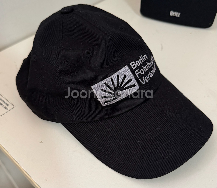 베를린포토북디스트리뷰션 BFV 로고 캡 블랙--1