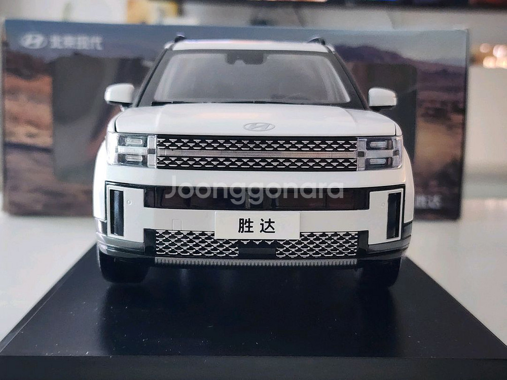 1:18&1:38 현대 싼타페 화이트 다이캐스트--0