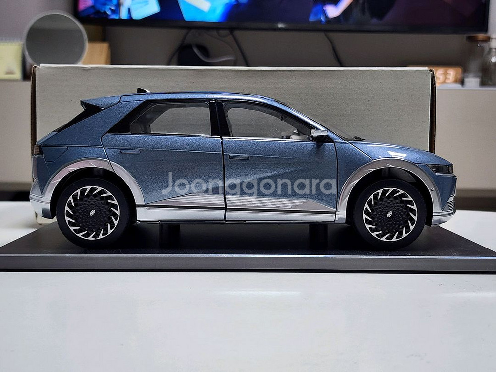 1:18&1:43 현대 아이오닉5 블루 다이캐스트--4