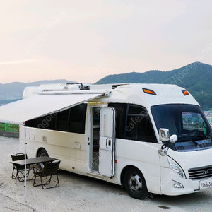 중고 버스캠핑카 실내 거의 신품급 대우 레스타