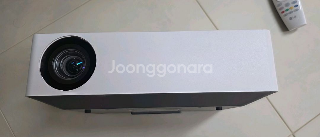 LG 4K 빔프로젝터 HU70LA--2