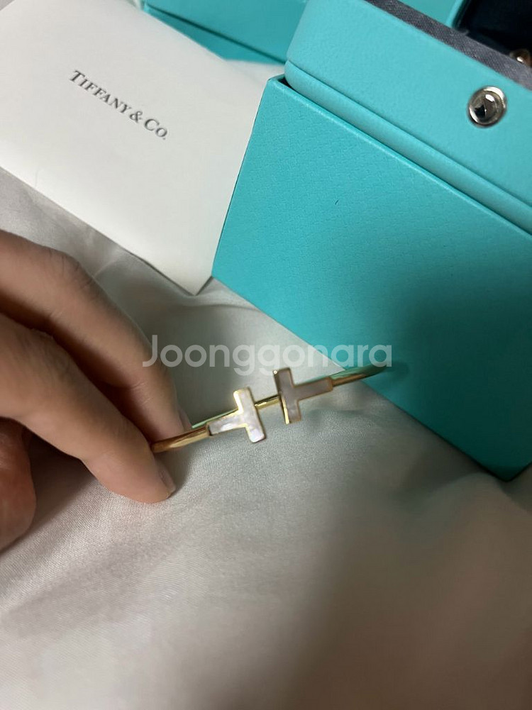 티파니 T와이어 마더오브펄 브레이슬릿 뱅글 팔찌--1