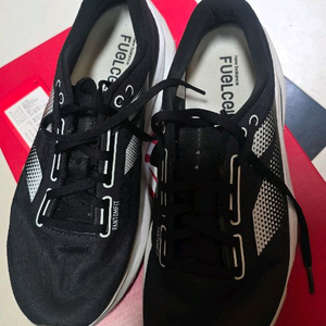 뉴발란스 퓨어셀 레벨v4 260 2e사이즈