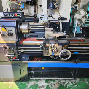 범용선반 HL460-1000 2021년식 급매합니다
