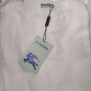 버버리 흰색 반팔티 미착용 새제품