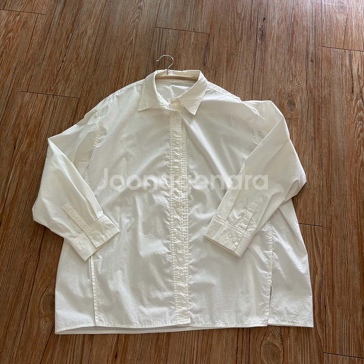 pvcs 사선슬릿셔츠 크림--0