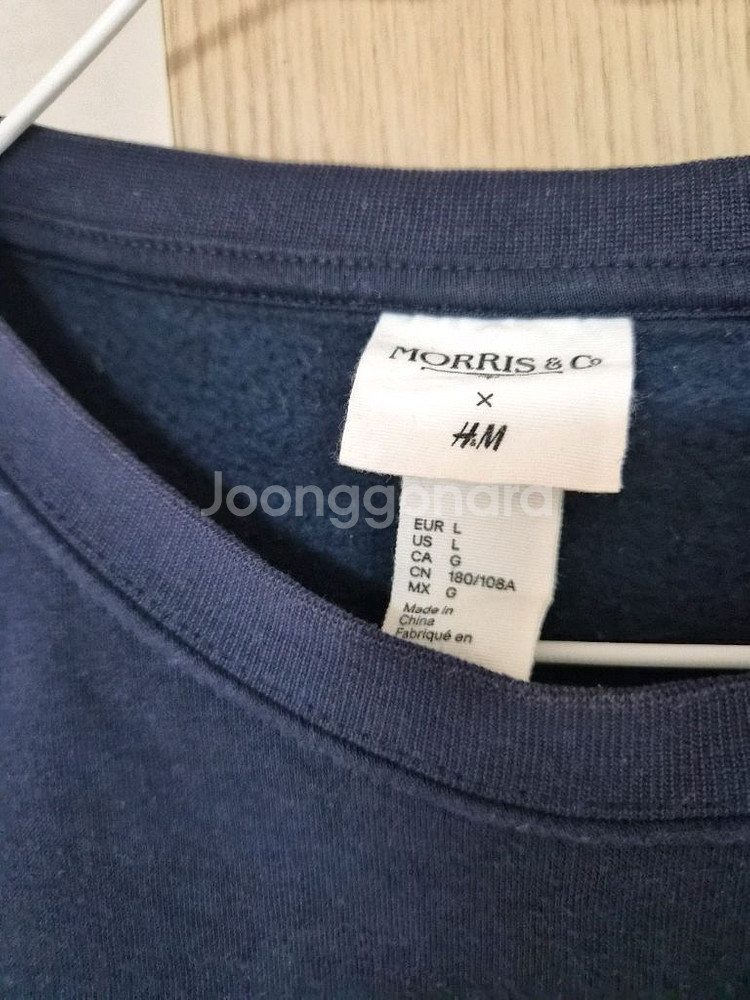 H&MxMorris&co 네이비 플라워 맨투맨 티셔츠--1