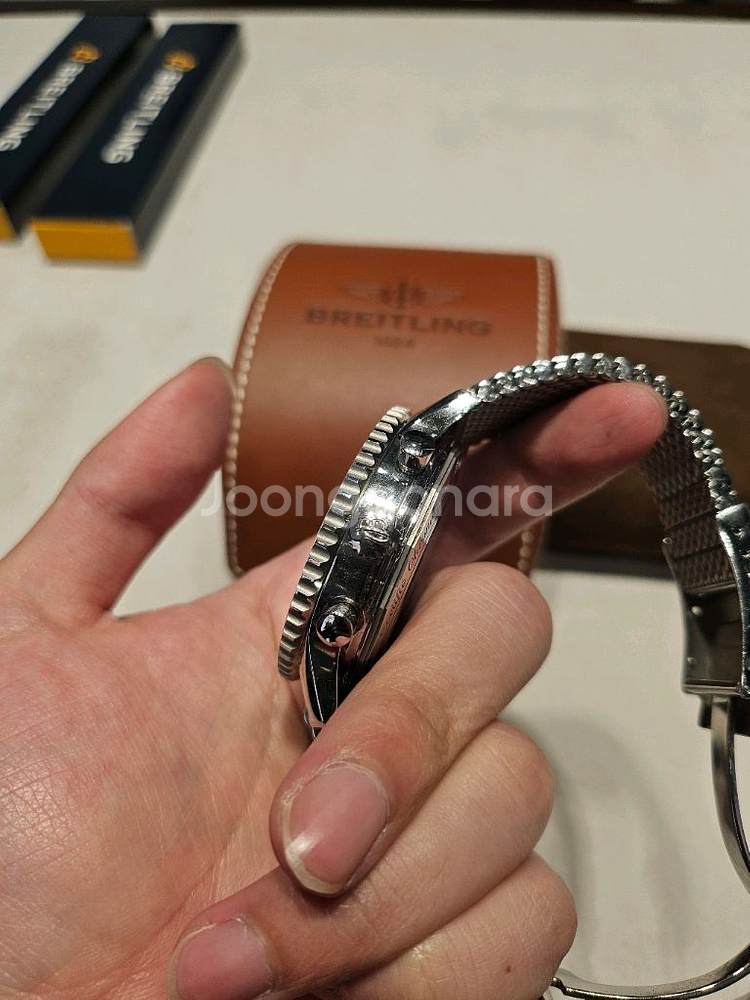 브라이틀링 네비타이머 B01 46mm + 추가 스트랩--3