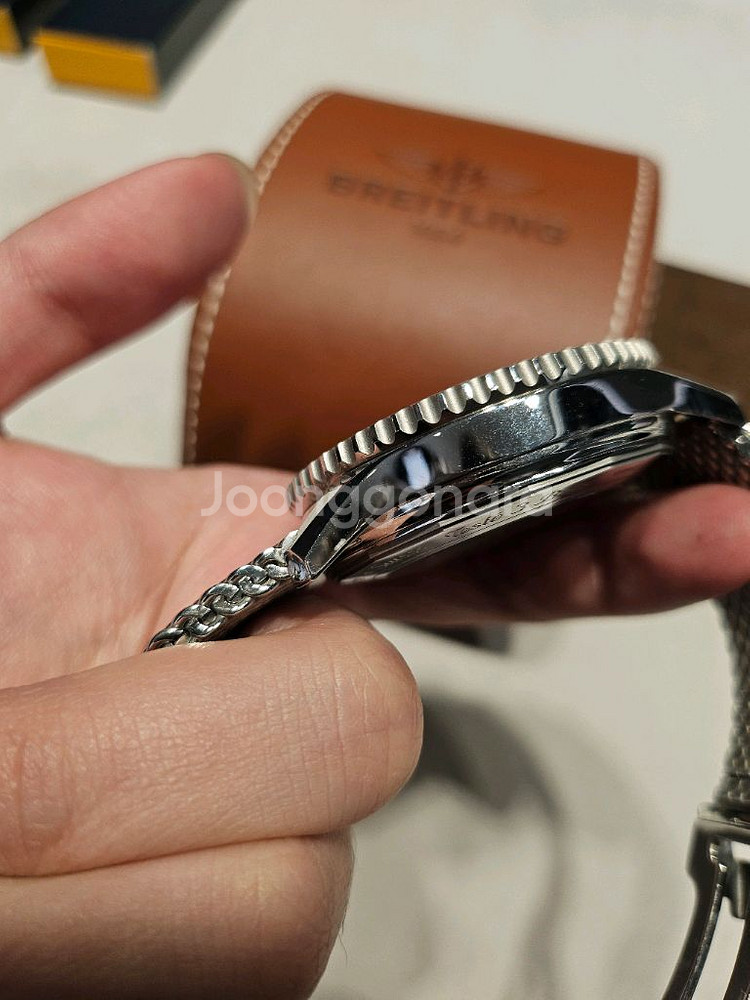 브라이틀링 네비타이머 B01 46mm + 추가 스트랩--5