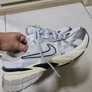나이키 v2k런 245