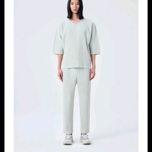 옴므플리세 25년3월 그레이 상의 4사이즈 새제품