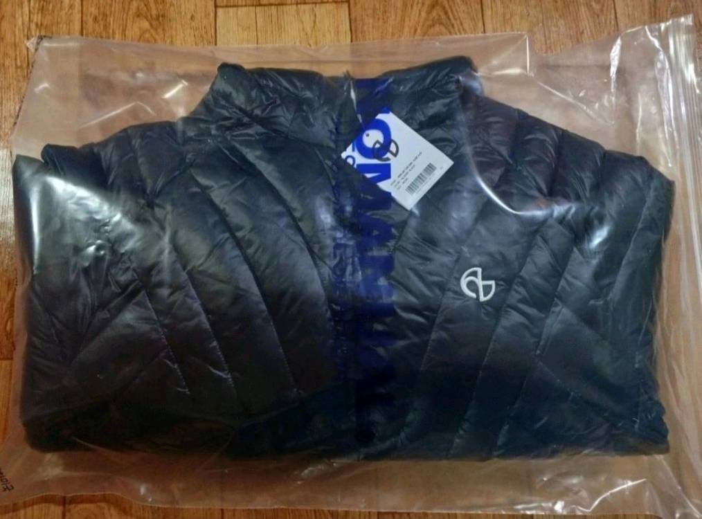 (새상품)(M)노매뉴얼 누베스 경량패딩 글로시 블랙--1