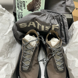 새티스파이 더 라커 us8.5(265size) 팝니다