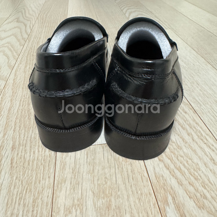 누트 소쟌 클래식 페니로퍼 블랙 250--4