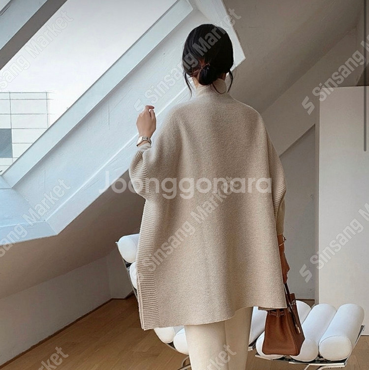 홀가먼트 하이넥 루즈 판초 새상품_인레인먼트 보웬--4