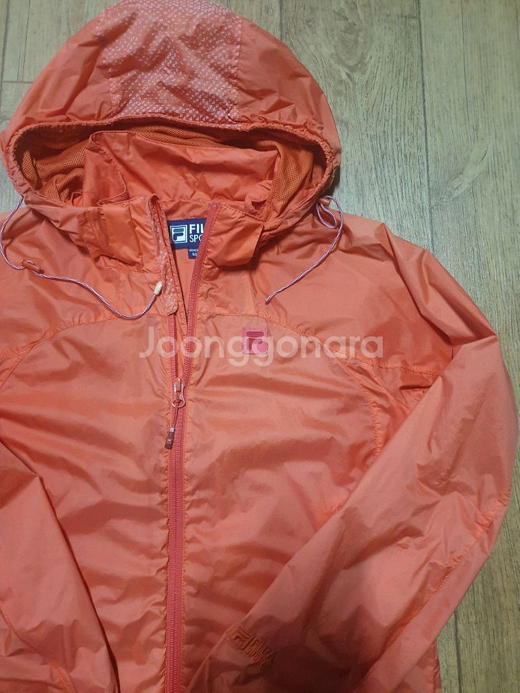 필라스포츠 여성바람막이 90 사이즈입니다--2