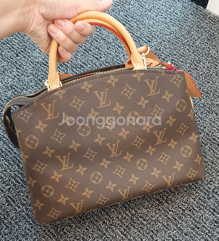 루비통가방 새거수준 두어번든게다임--0