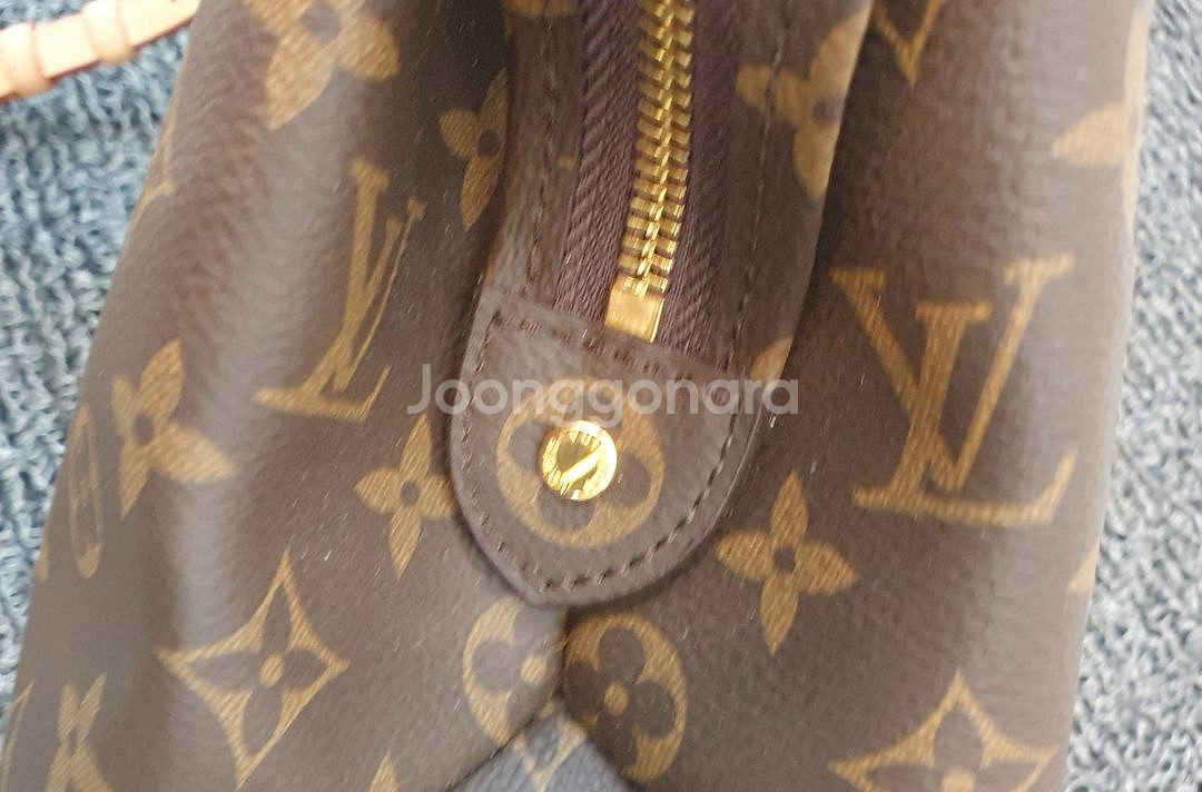 루비통가방 새거수준 두어번든게다임--4