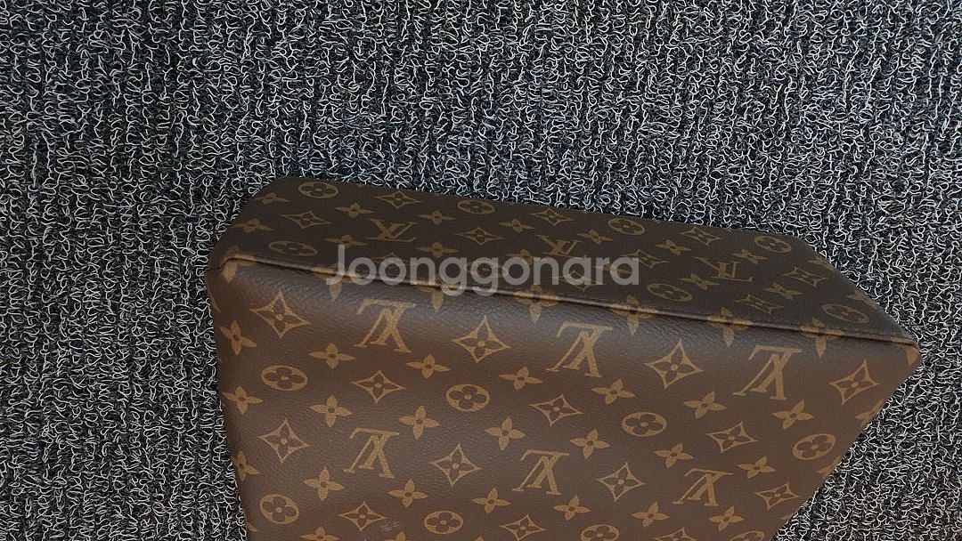 루비통가방 새거수준 두어번든게다임--9