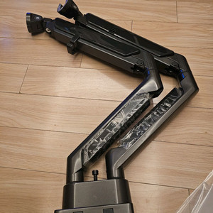 카멜마운트 듀얼모니터암 팝니다.