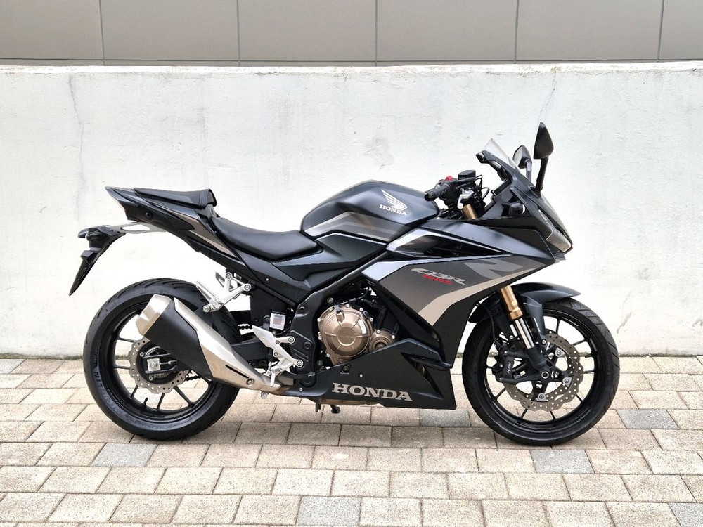 4천키로탄 2023 CBR500R 멧블랙 판매합니다. 이미지