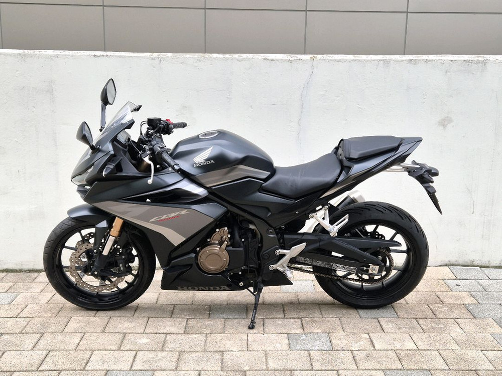 4천키로탄 2023 CBR500R 멧블랙 판매합니다. 이미지