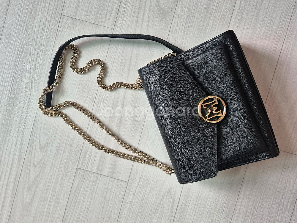 메트로시티 숄더백 급처합니다--0