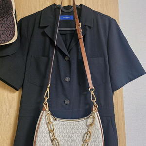 마이클코어스 크로스백