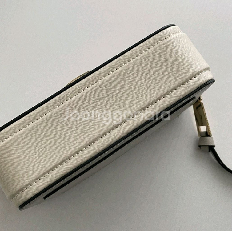 마크제이콥스 카메라백 판매합니다--2