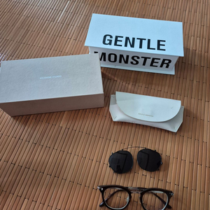 젠틀몬스터 안경, 클립온 선글라스