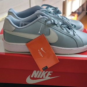 (새)나이키 여성 코트로얄 245