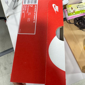 Nike Air more uptempo triple 이미지