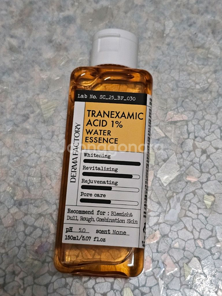 더마팩토리 트라넥삼산1%워터에센스 미개봉새것--0