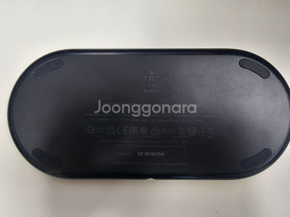 벨킨 WIZ002 듀얼 무선 충전 패드 팝니다.--1