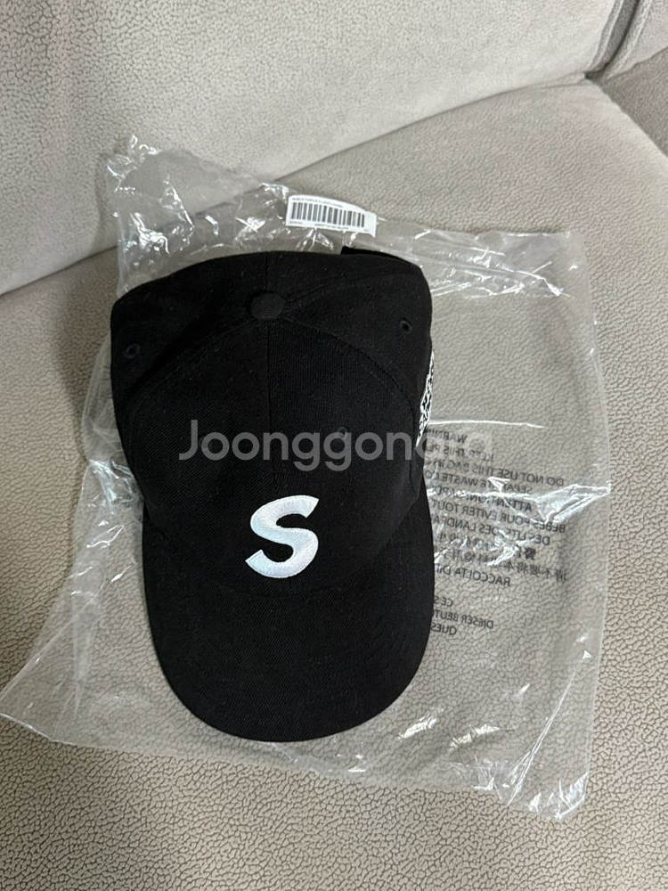 슈프림 월드 페이머스 s 로고 6패널 캡 블랙--2