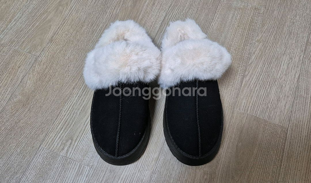 [새상품] 블랙 통굽 키높이 어그 슬리퍼(235)--1