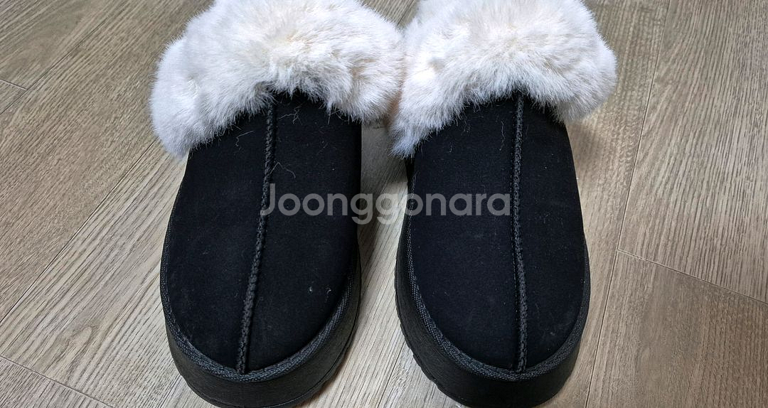 [새상품] 블랙 통굽 키높이 어그 슬리퍼(235)--2