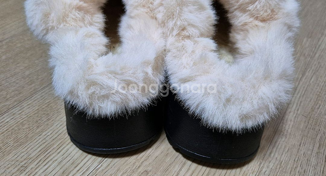 [새상품] 블랙 통굽 키높이 어그 슬리퍼(235)--5