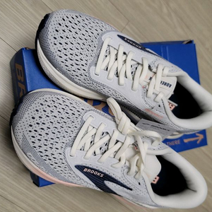 브룩스 러닝화 아드레날린 GTS 24 여성 235