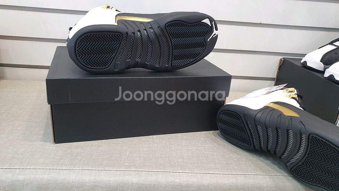 조던 12 레트로 골드 택시 245,250새상품--3