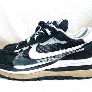 나이키 x 사카이 베이퍼와플 블랙 화이트 265