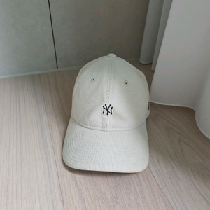 뉴에라 MLB 양키즈 코듀로이 볼캡 모자 아이보리 골덴