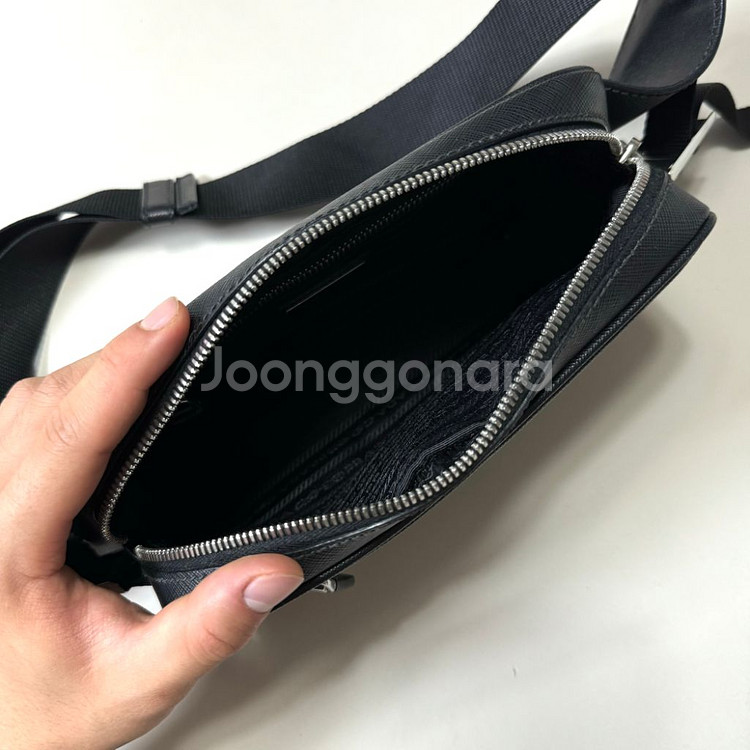 [백화점판/당일출고]프라다 삼각로고 사피아노 벨트백--5