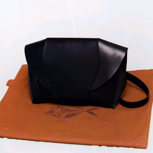 유르트 블랙 크로와상 브라이들 레더 숄더 클러치백