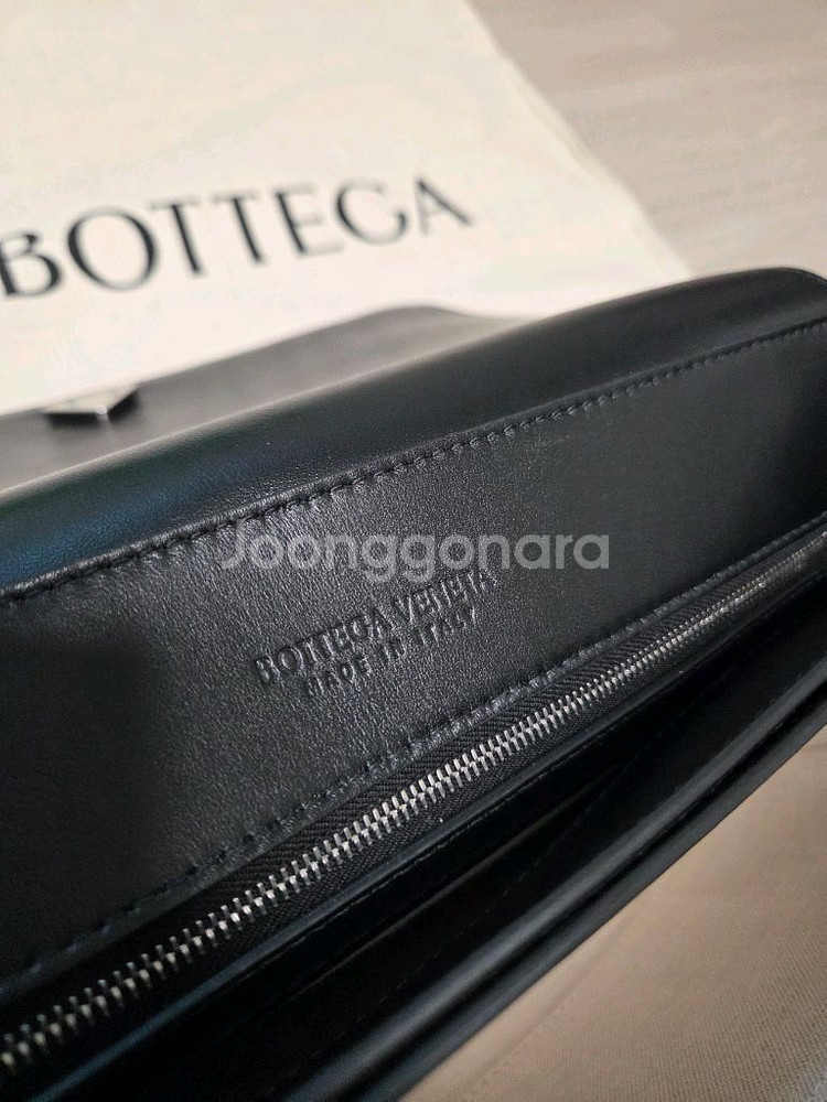 보테가베네타 안디아모 메신저 백 블랙 미듐 사이즈 팝니--6